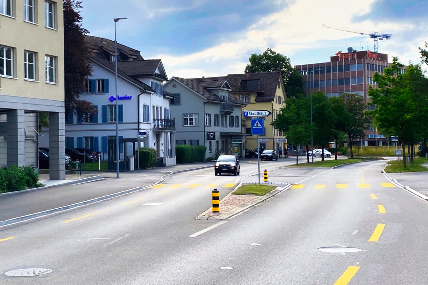 Bitte nutzen Sie die Parkplätze gegenüber am Stadthaus, Zufahrt über Braschlergasse